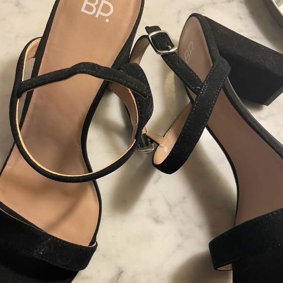 Brand new black suede sandals - Picture 2 of 3